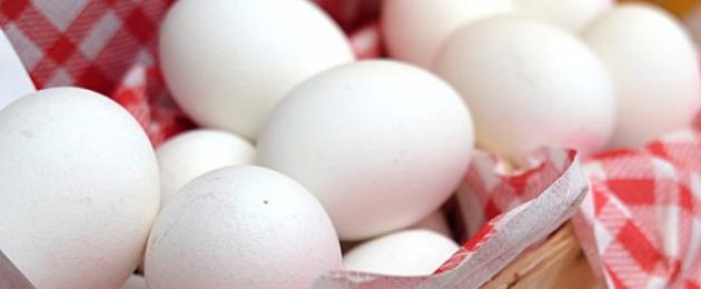 Как правильно хранить яйца куриные острым концом. Как хранить сырые и вареные яйца
