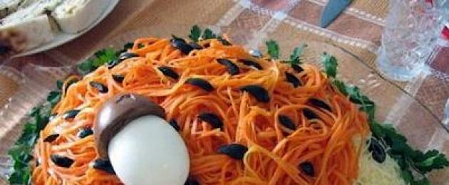 Салат ежик с копченой колбасой. Салат «Ежик» с корейской морковью рецепт: яркое блюдо