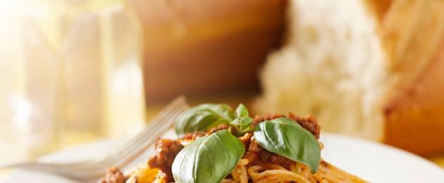 Как приготовить фарш для спагетти болоньезе. Два подхода: классические итальянские спагетти болоньезе